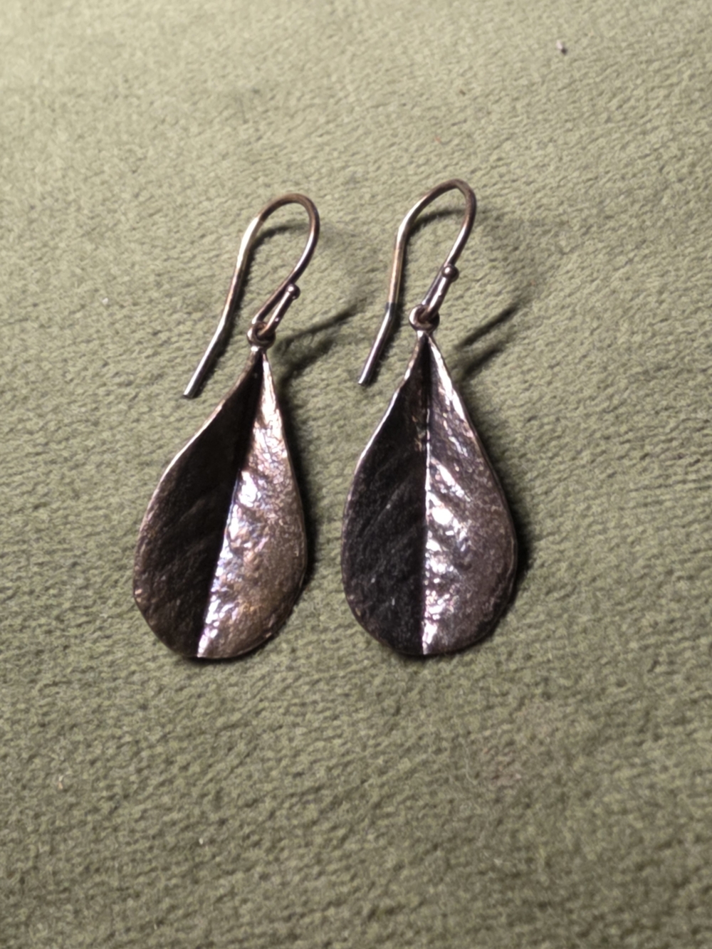 Vintage 925 ISRAEL Handcrafted Silver-Tone Teardrop Leaf Earrings